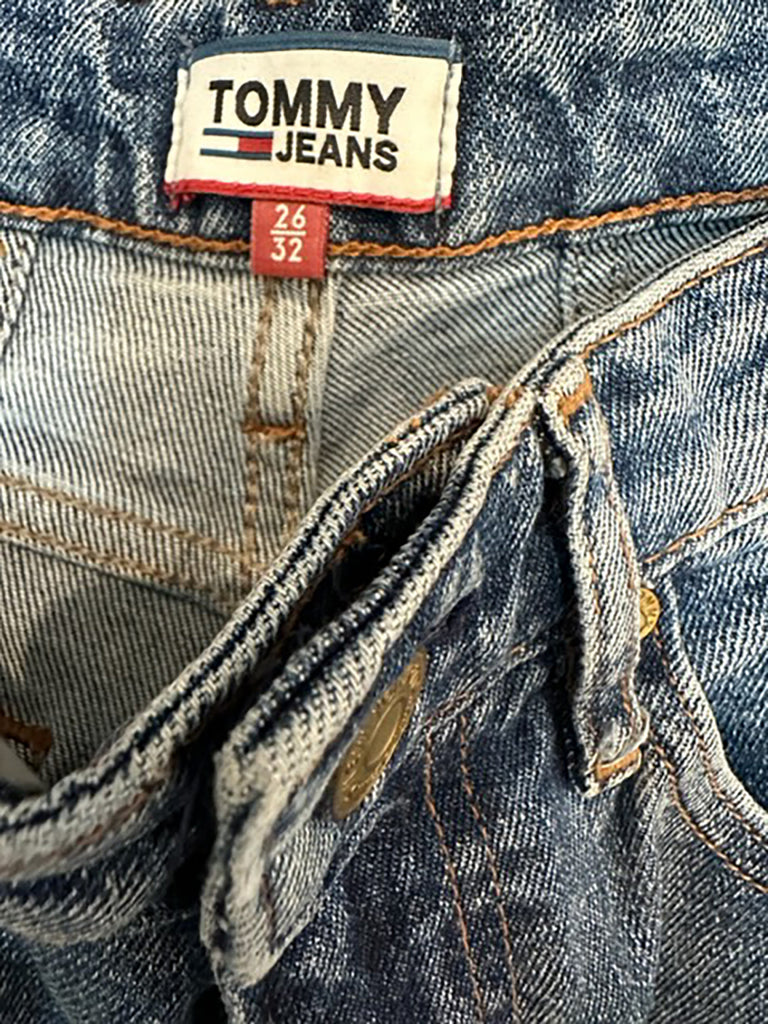 TOMMY JEANS